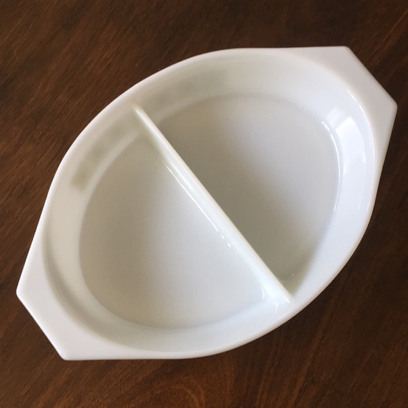 Vintage Pyrex 1.5 Qt. Divided Dish - Picture 5 of 16